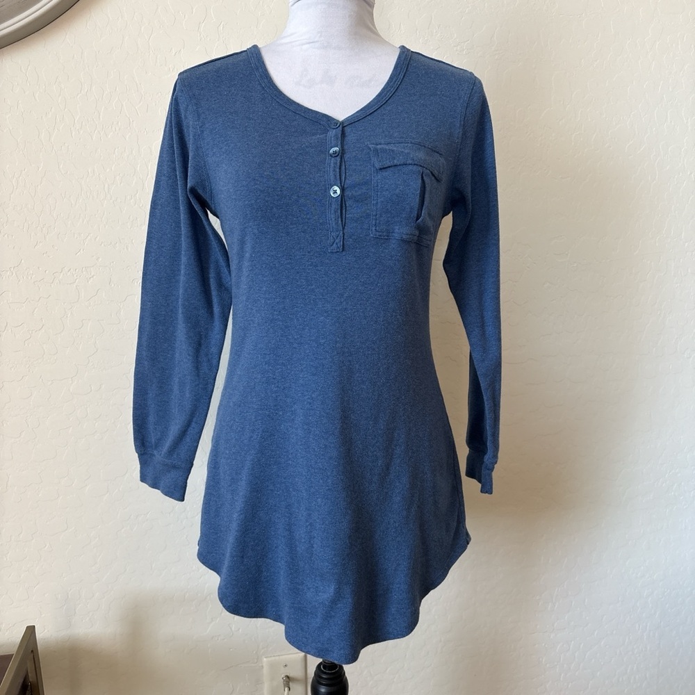 Vintage 80-90s Victoria's Secret women’s Blue Long Sleeve Top with pocket.
